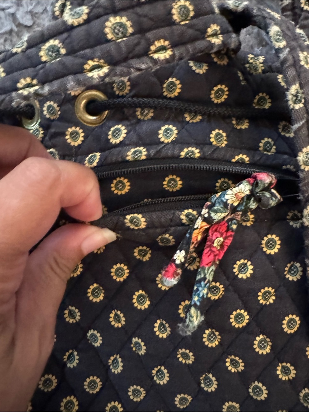 VERA BRADLEY Vintage Quilted Floral Drawstring Backpack Tote - Picture 10 of 13
